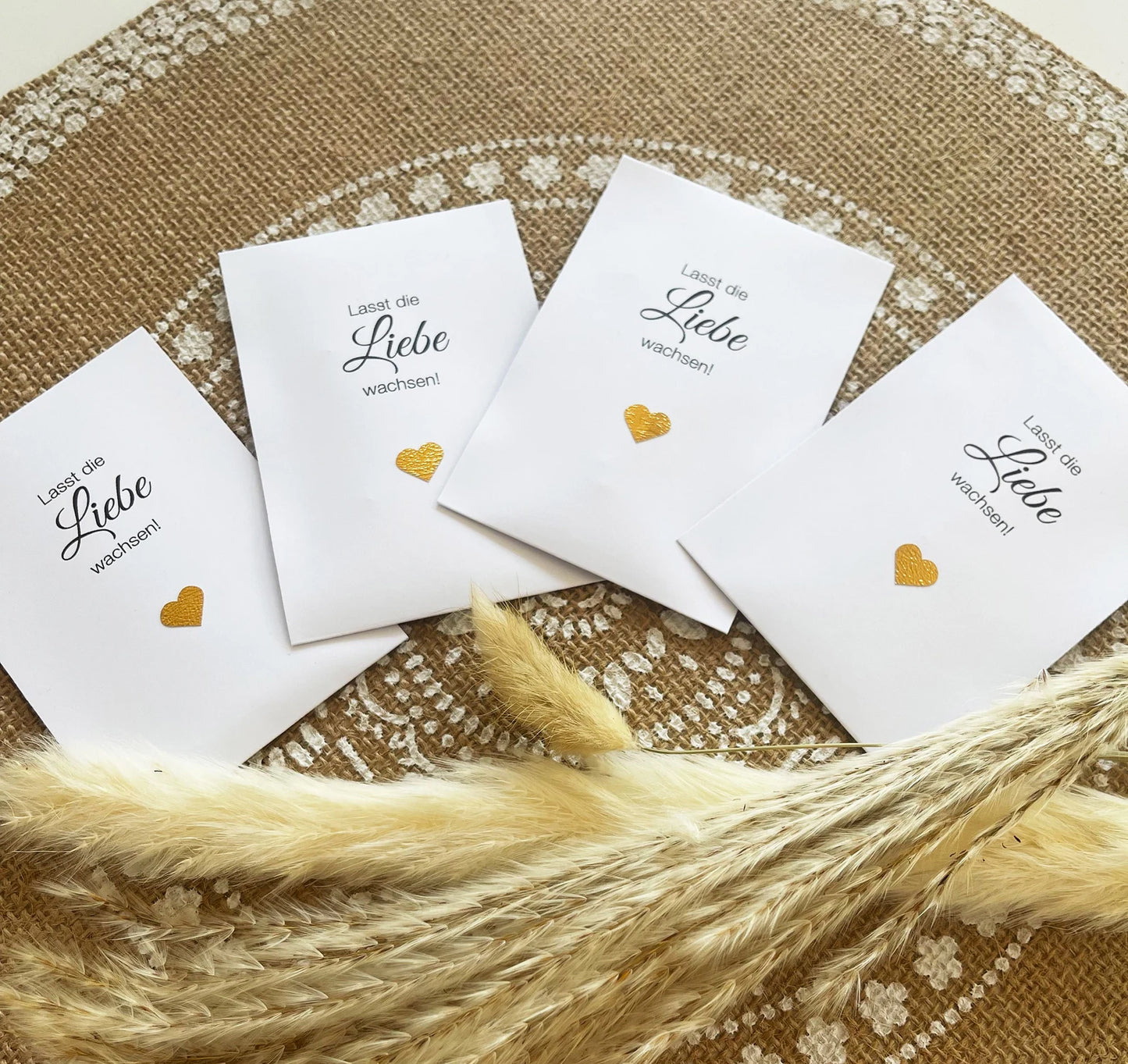 Hochzeit Gastgeschenk Blumensamen Tütchen, Lasst die Liebe wachsen, WEISS mit Herz in gold, silber, roségold, platinfarben | bienenfreundlich, 10 Stück