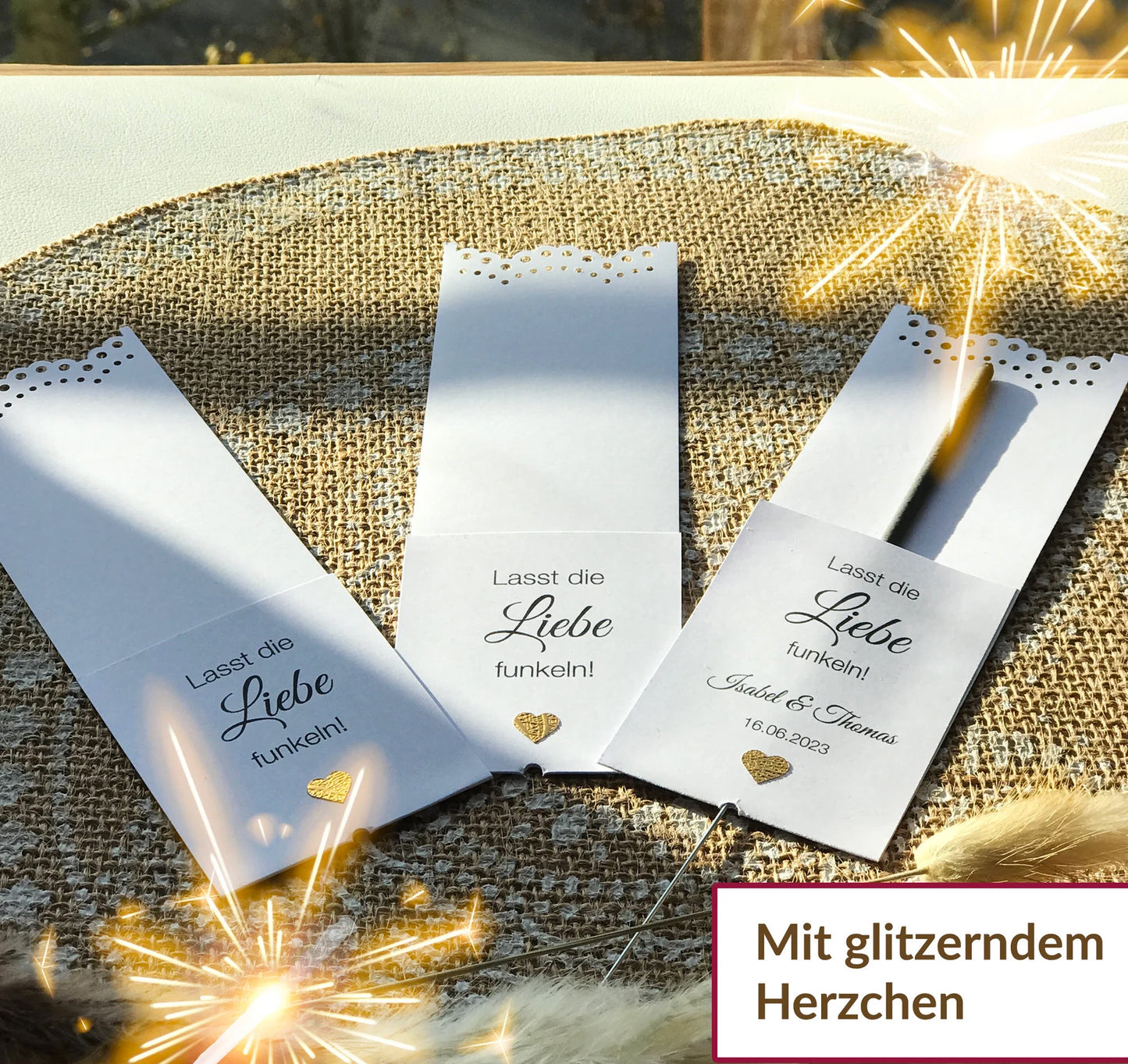 Lasst unsere Liebe leuchten/funkeln: Wunderkerzen / Knicklicht Karten Hochzeit, Schilder für Knicklichter, 20 Stück, WEISS & HERZ, personalisierbar